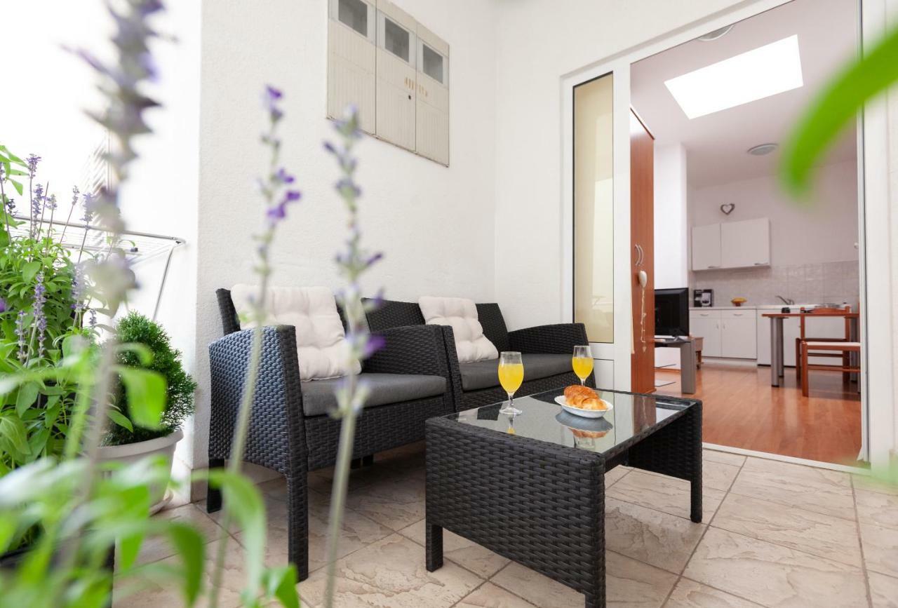 Apartments R Makarska Bagian luar foto