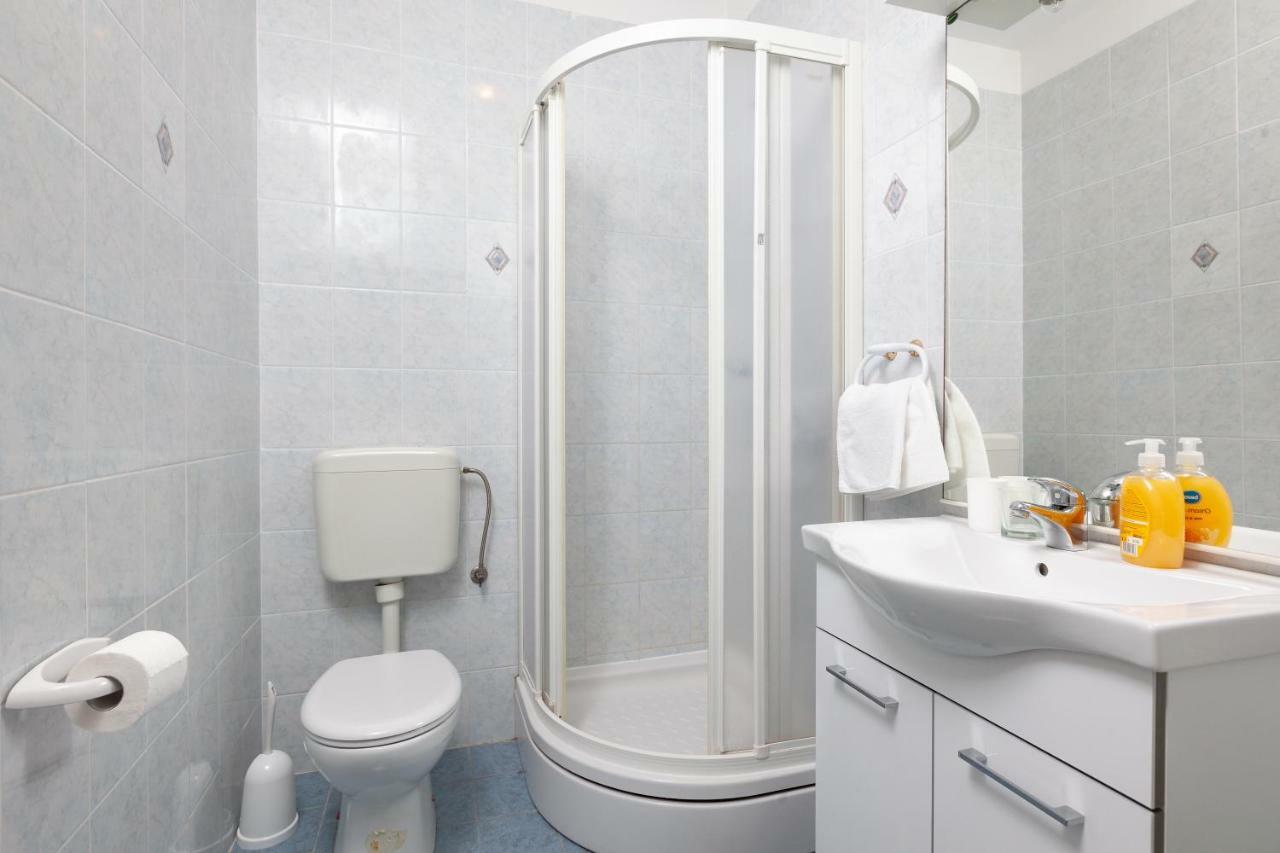 Apartments R Makarska Bagian luar foto