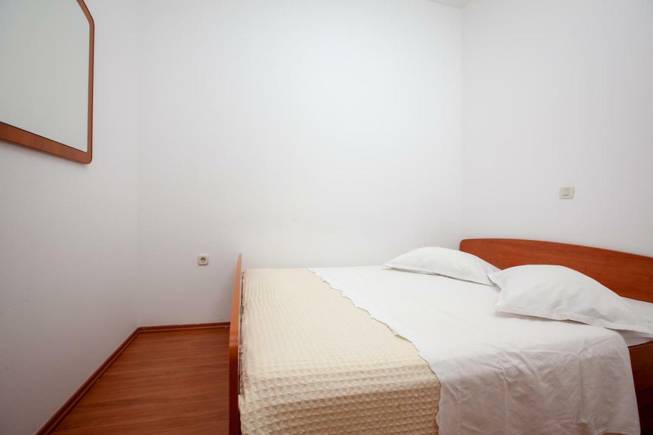 Apartments R Makarska Bagian luar foto