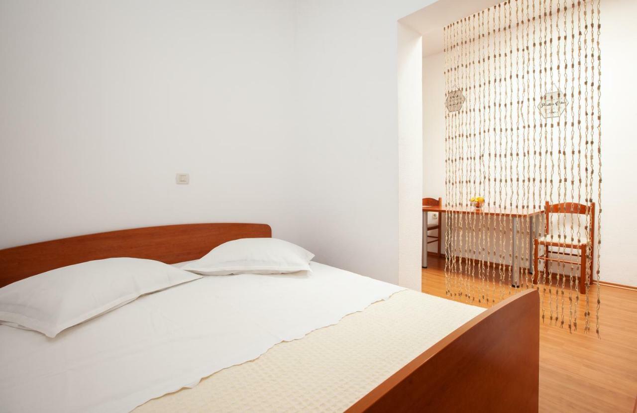 Apartments R Makarska Bagian luar foto