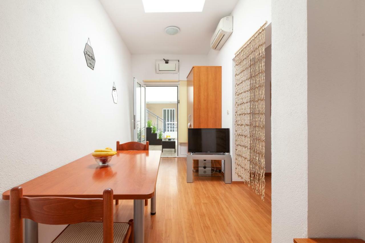 Apartments R Makarska Bagian luar foto