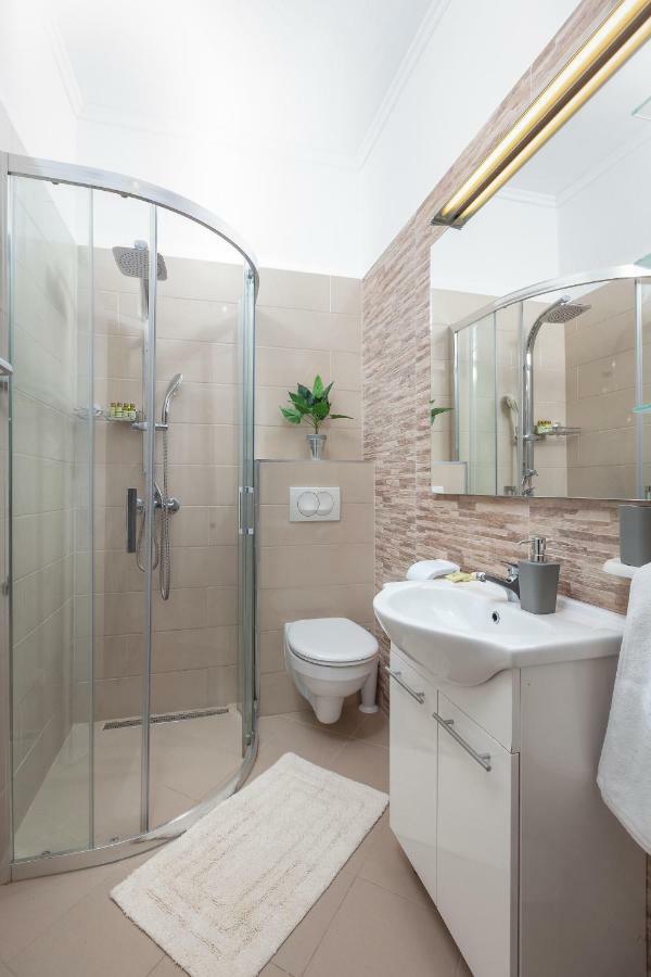 Apartments R Makarska Bagian luar foto