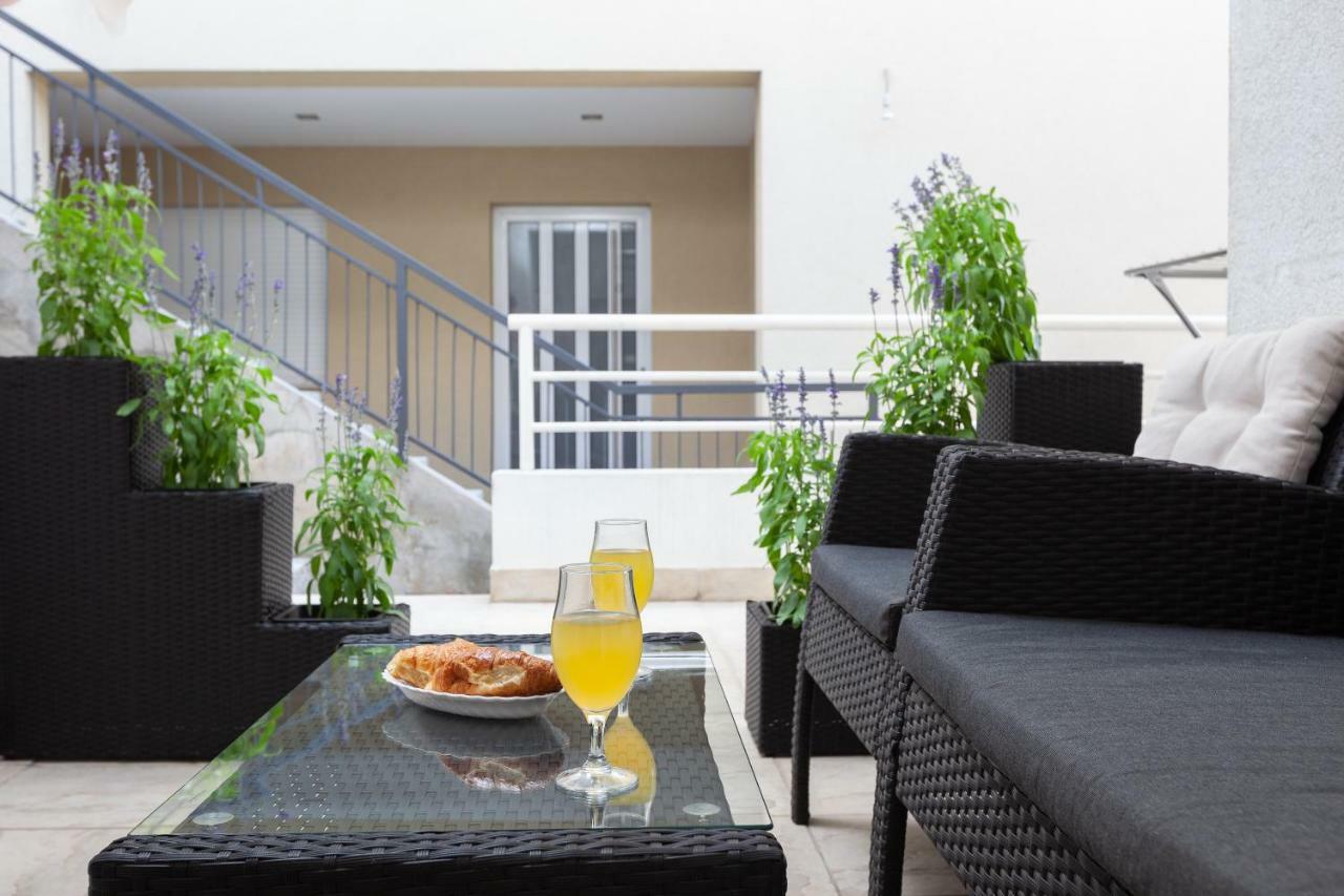 Apartments R Makarska Bagian luar foto