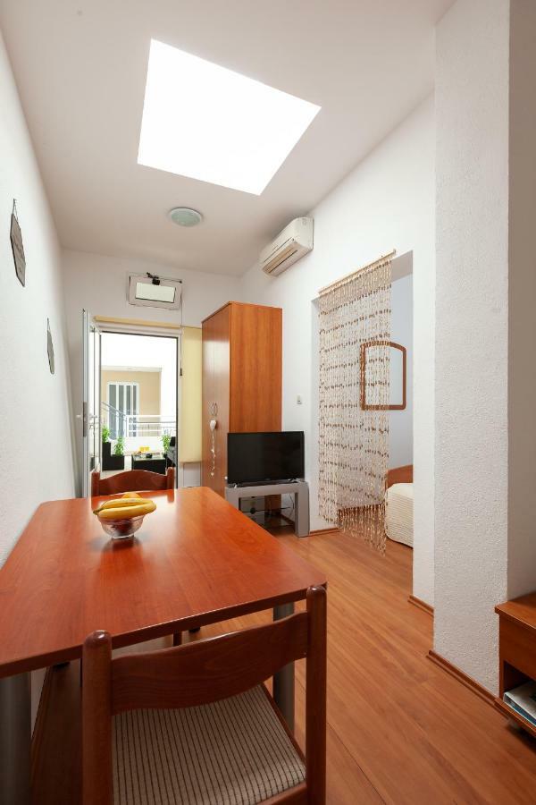 Apartments R Makarska Bagian luar foto