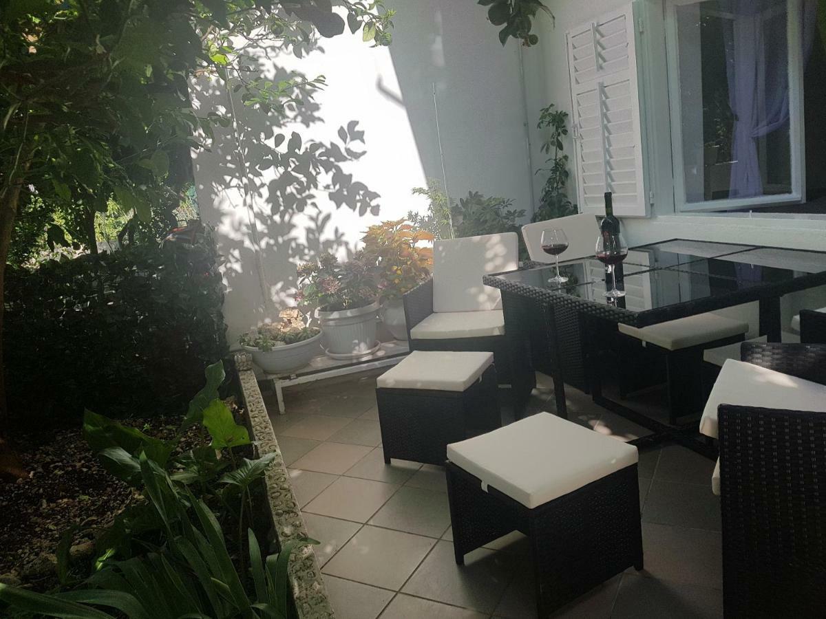 Apartments R Makarska Bagian luar foto