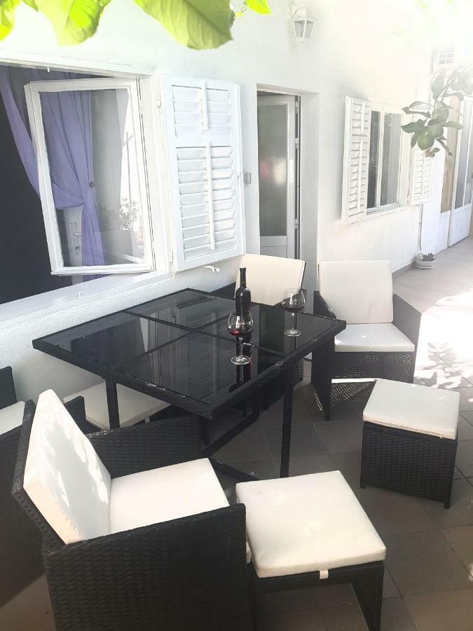 Apartments R Makarska Bagian luar foto
